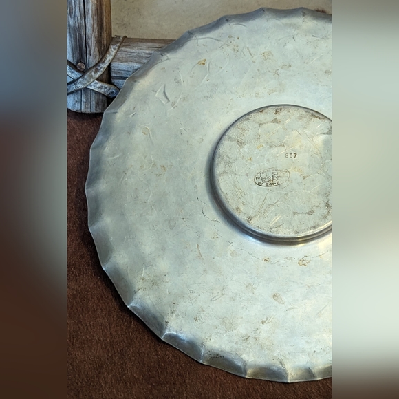 Vintage Forged Aluminum Intaglio Design By E. M. P #807 Serving Tray - Picture 9 of 10